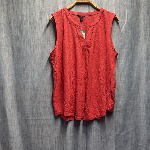 Tahari Red Sleeveless Top size large NWT - Picture 2 of 7